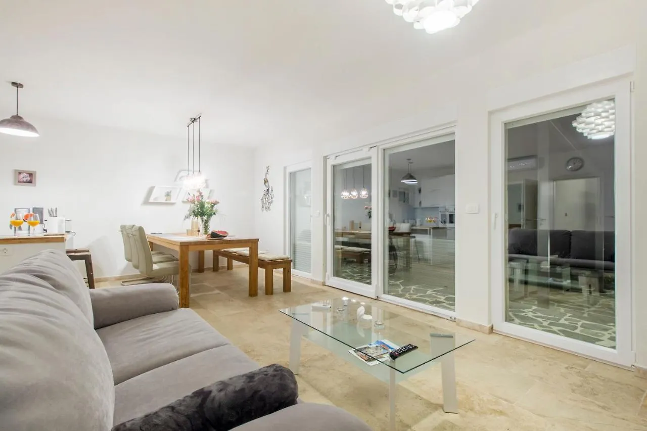 Dalmata Lounge Apartment Starigrad Paklenica Croatia